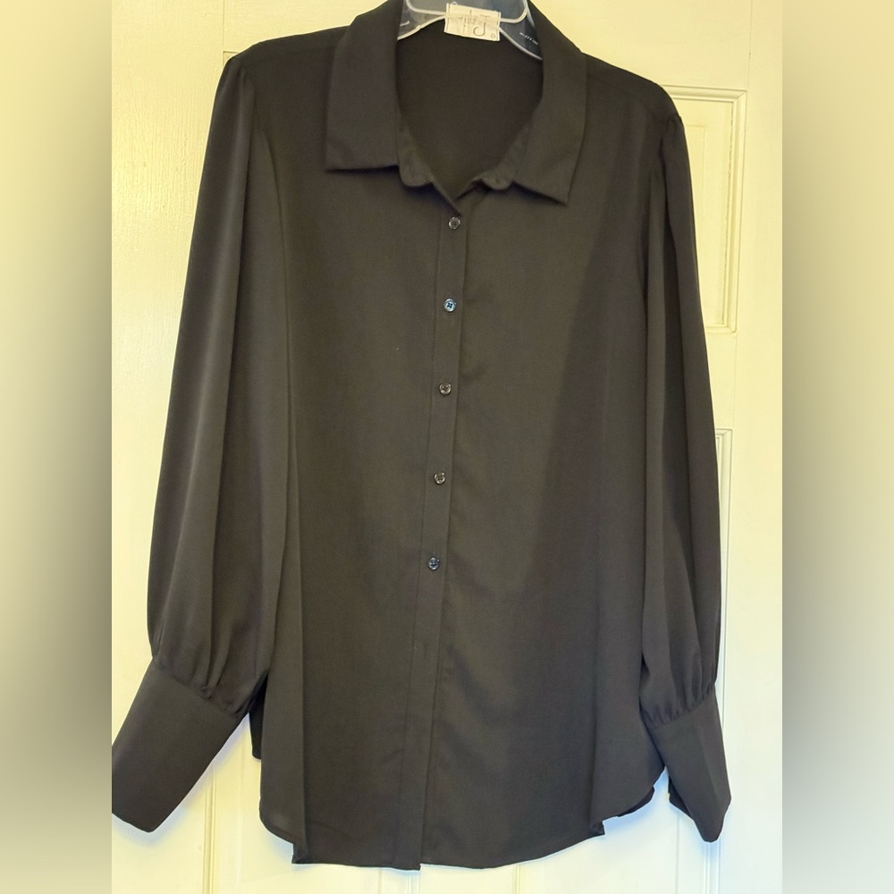 Tularosa Elegant Black Button-Down Blouse